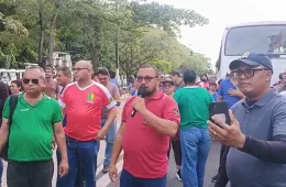 Rodoviários da Monte Cristo bloqueiam a Avenida Almirante Barroso, em Belém