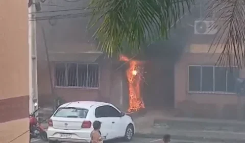 INCÊNDIO | Chamas atingem prédio residencial e mobilizam bombeiros em Icoaraci