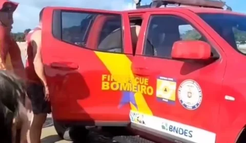 SUSTO | Bombeiros resgatam jovem após afogamento na Praia do Caripi, em Barcarena
