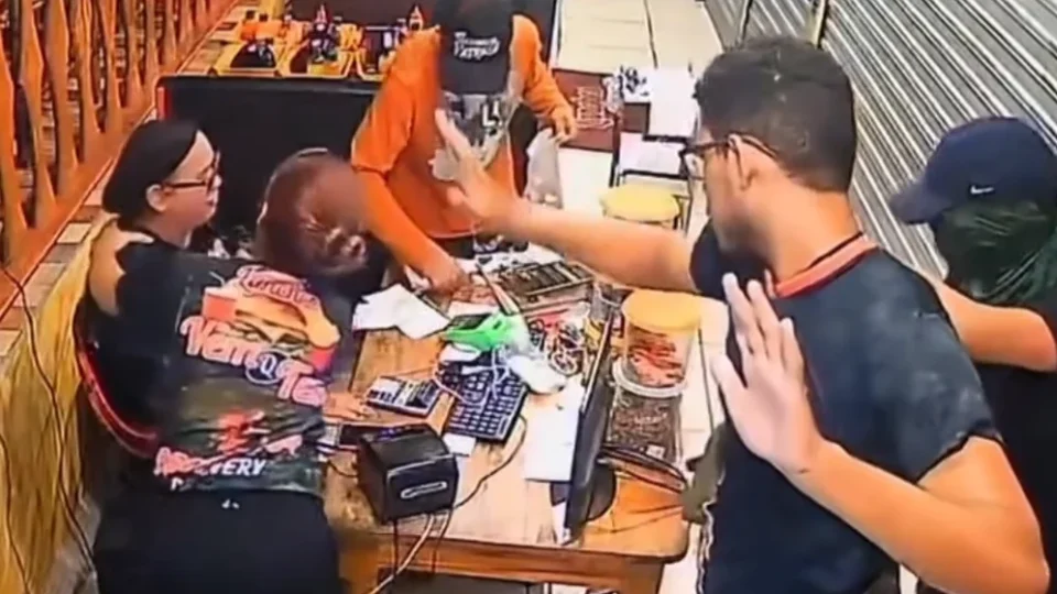 PÂNICO| Ladrões assaltam lanchonete famosa em Mosqueiro, distrito de Belém