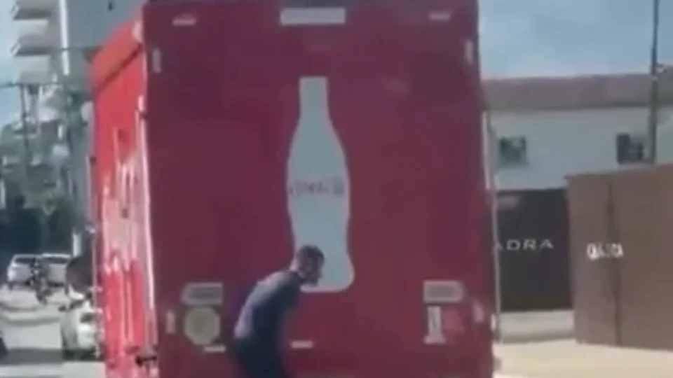 Homem é flagrado ‘morcegando’ em caminhão na Pedro Álvares Cabral, em Belém