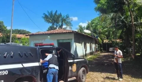 PONTA DE PEDRAS: Homem é preso por porte ilegal de arma e suspeita de abater ave silvestre