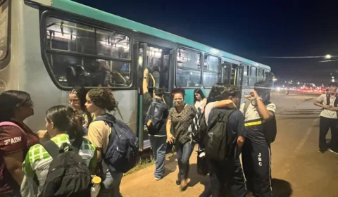 Usuários denunciam superlotação e problemas no transporte coletivo de Candeias do Jamari