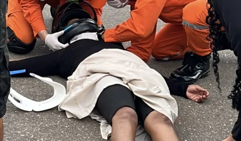 Motociclista fica ferida após colisisão com carro em cruzamento de Porto Velho