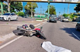 VEJA VÍDEO: Idosa morre após ser atropelada por motocicleta na avenida Darcy Vargas, em Manaus