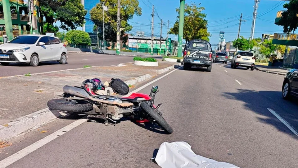 VEJA VÍDEO: Idosa morre após ser atropelada por motocicleta na avenida Darcy Vargas, em Manaus