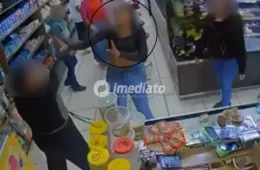 VEJA VÍDEO: Funcionária de padaria acusa cliente de agredi-la por causa de salgado