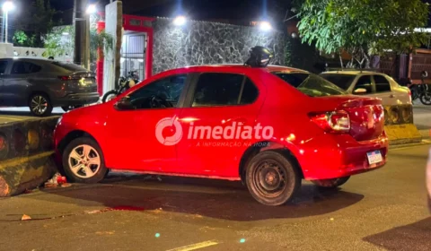 Motorista supostamente embriagado atropela motociclista e bate carro na Avenida Nilton Lins
