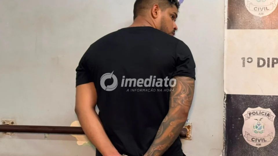 “Casa caiu”: homem é preso com notebooks, celulares e R$ 10 mil furtados de veículo em Manaus