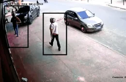 Veja vídeo: Quadrilha invade escritório de advocacia, obriga vítimas a fazer Pix e foge com R$ 30 mil em Manaus