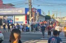 CAOS NO TRANSPORTE: Usuários enfrentam horas de espera e aplicativos chegam a R$ 50 após paralisação dos ônibus em Manaus