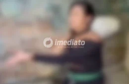 VÍDEO FORTE: Mulher é agredida com pedaço de madeira após ser acusada de roubo no Viver Melhor, em Manaus