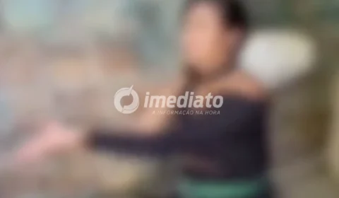 VÍDEO FORTE: Mulher é agredida com pedaço de madeira após ser acusada de roubo no Viver Melhor, em Manaus