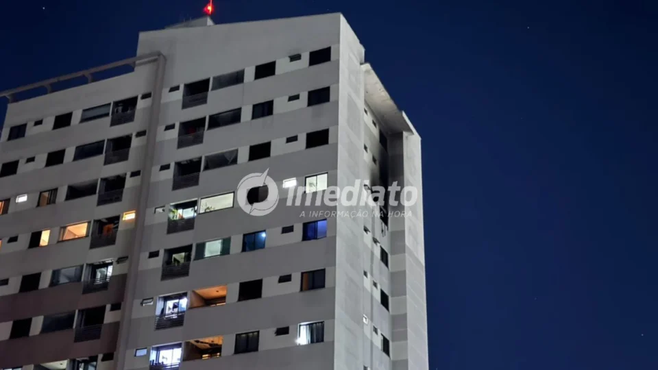 VEJA VÍDEO: Incêndio em apartamento no bairro Chapada mata cadela de casal de idosos e mobiliza bombeiros em Manaus