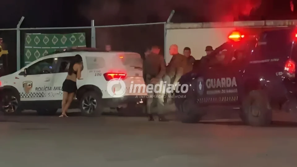 Casal se joga no Rio Negro para escapar de tiros durante festa em lancha na Ponta Negra