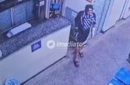 VEJA VÍDEO: Homem é flagrado furtando celular de técnica de enfermagem dentro de SPA da Zona Sul de Manaus