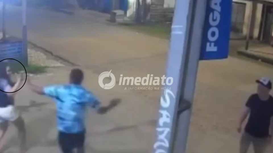 VEJA VÍDEO: Mulher é atropelada e agredida pelo ex-companheiro em Novo Aripuanã; morador que tentou ajudar também foi atacado