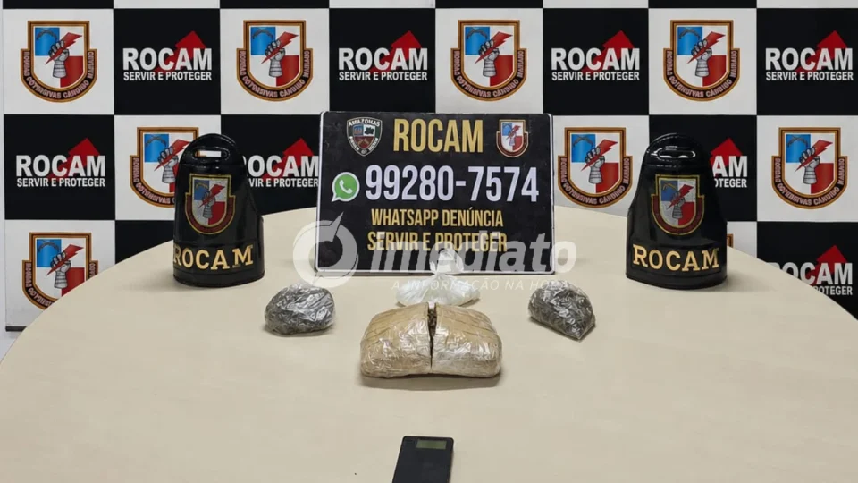 Criminosos fogem e abandonam tabletes de maconha, cocaína e balança de precisão em beco na Praça 14