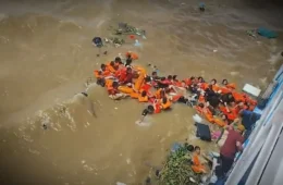 Bombeiros encerram buscas por cinco desaparecidos após naufrágio no Encontro das Águas