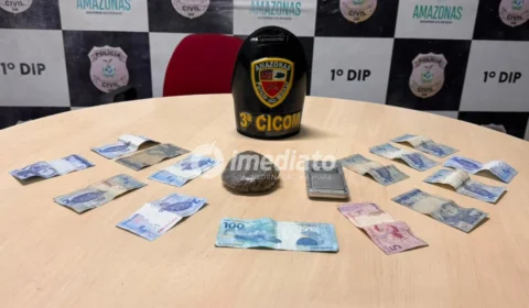 Homem com passagem por tráfico é preso com drogas, balança de precisão e dinheiro no bairro Japiim, em Manaus