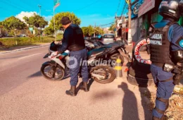 Homem é preso após perseguição ao fugir da Guarda Municipal em motocicleta sem placa e com suspeita de adulteração no bairro Compensa