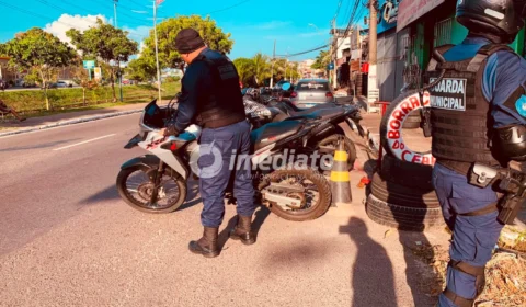 Homem é preso após perseguição ao fugir da Guarda Municipal em motocicleta sem placa e com suspeita de adulteração no bairro Compensa