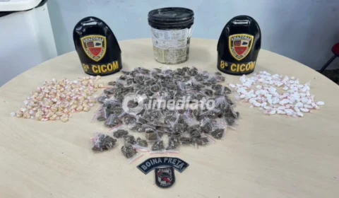 Homem é preso com quase 400 porções de entorpecentes em ponto de venda de drogas no quintal de casa, no bairro Compensa