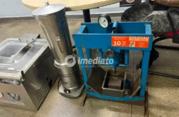Homem conhecido como “Loirinho” é preso com drogas, pistola e máquinas usadas no preparo de entorpecentes no bairro da Betânia