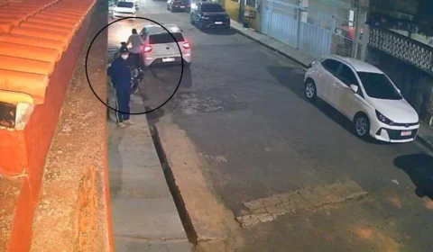 VEJA VÍDEO: Bandidos invadem casa de jornalista, fazem reféns e roubam pertences no bairro Aleixo