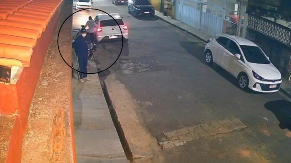 VEJA VÍDEO: Bandidos invadem casa de jornalista, fazem reféns e roubam pertences no bairro Aleixo