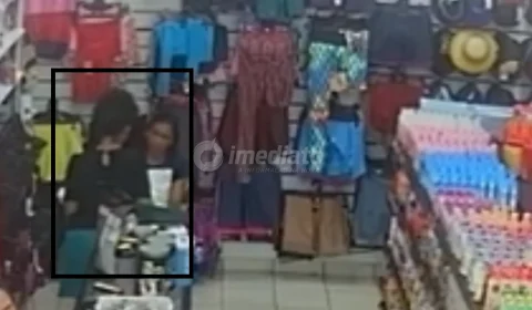 Veja as imagens: Duas mulheres são flagradas escondendo roupas durante furto em loja no bairro Cidade de Deus