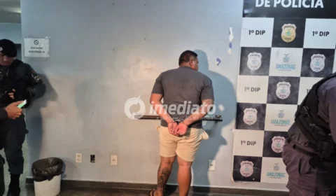 Golpista que se passava por vendedor de carros é preso com skunk, dinheiro e balança de precisão no bairro Flores