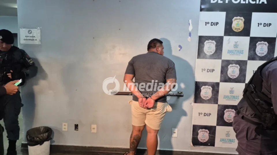 Golpista que se passava por vendedor de carros é preso com skunk, dinheiro e balança de precisão no bairro Flores
