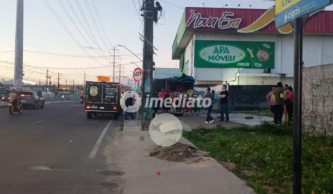Motociclista morre após atropelar mulher e bater contra poste durante suposta fuga na Avenida Grande Circular