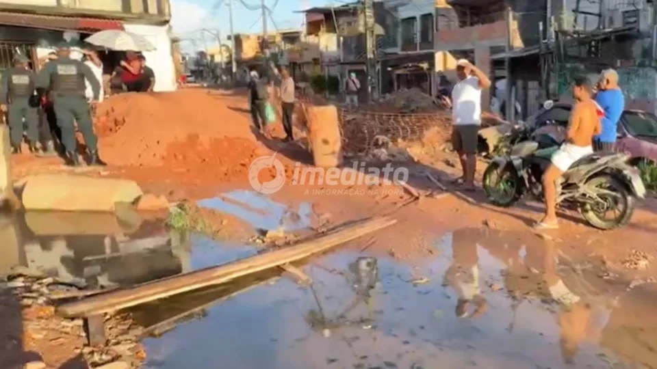 Moradores do Guamá fecham rua e impedem obra da macrodrenagem do Tucunduba