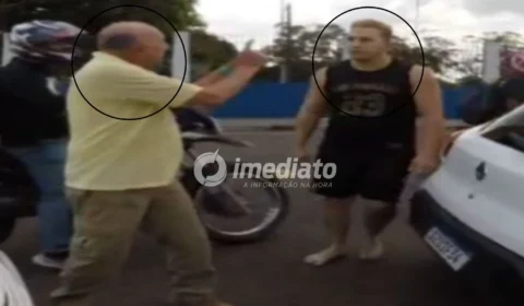 VEJA VÍDEO: Colisão entre veículos termina em briga de trânsito e causa lentidão em avenida de Manaus