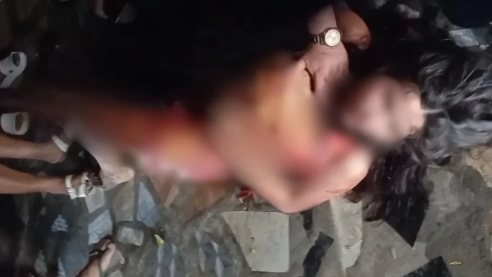 VEJA VÍDEO: Imagens de câmeras de segurança registram o momento em que Darlyng golpeia mulher transexual