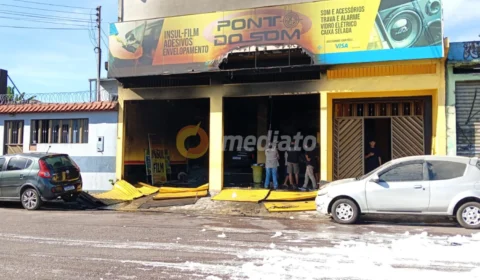 LIVE: Curto-circuito em tomada provoca incêndio em loja de som na Cidade Nova