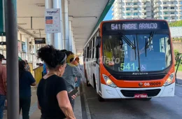 VEJA VÍDEO: Prefeito de Manaus anuncia fim de greve dos rodoviários e apela depósito dos salários até meio dia de hoje