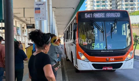 VEJA VÍDEO: Prefeito de Manaus anuncia fim de greve dos rodoviários e apela depósito dos salários até meio dia de hoje