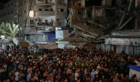 CENAS FORTES: Palestinos reunem torcida para assistir a seleção do Egito e demostram paixão pelo futebol