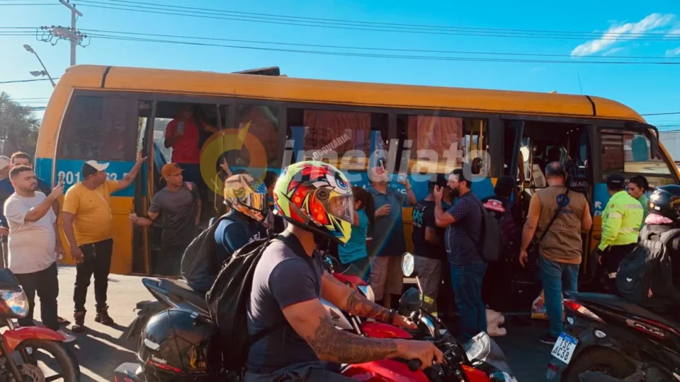 VEJA VÍDEO: Trabalhadores são obrigados a parar ‘amarelinhos’ sendo ameaçados por grevistas em paralisação na Zona Leste