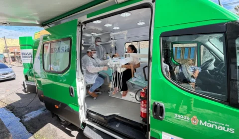 Unidade móvel da prefeitura leva atendimento odontológico em domicílio para pessoas acamadas