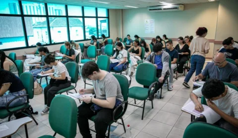 UEA lança editais do Vestibular e SIS com 4.412 vagas e anuncia novos cursos em Municípios