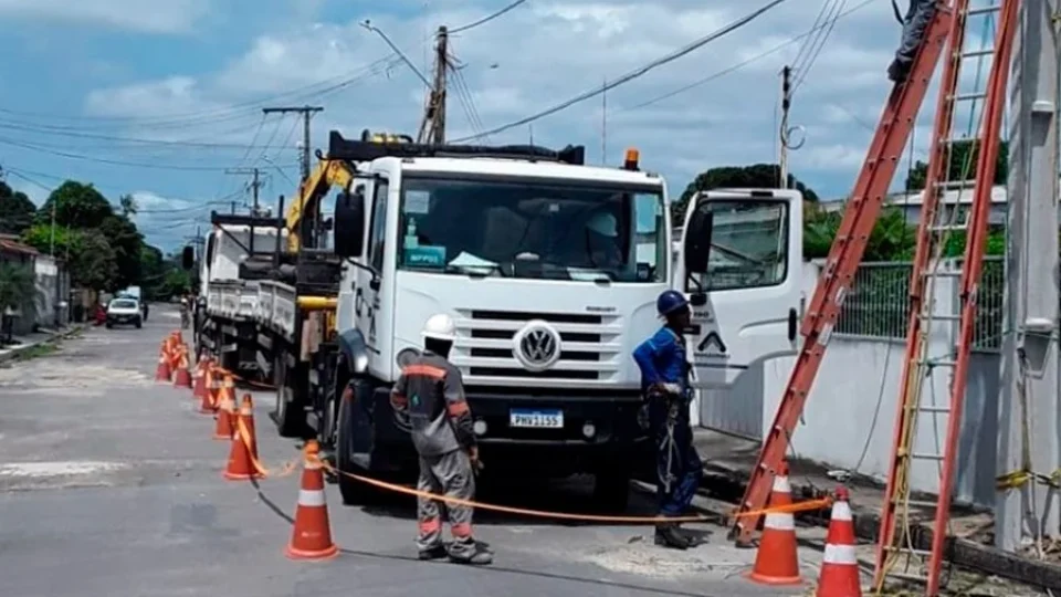 Cinco bairros de Manaus terão interrupção programada no fornecimento de energia nesta terça-feira (28); confira os locais