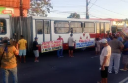 VEJA VIDEO: Motoristas dos ‘amarelinhos’ entram em greve nesta manhã no bairro Jorge Teixeira