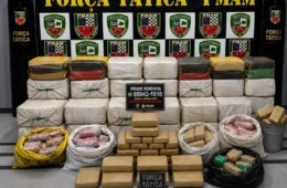 Força Tática apreende mais de 1,5 tonelada de drogas, 60 coletes balísticos e prende homem no bairro São Francisco, em Manaus