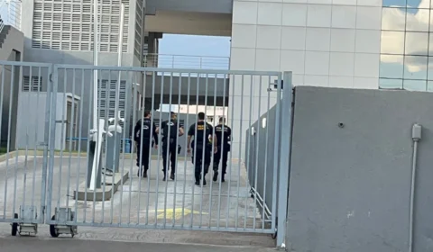 PF investiga fraude em licitações e rachadinha em operação com bloqueio de R$ 9 milhões
