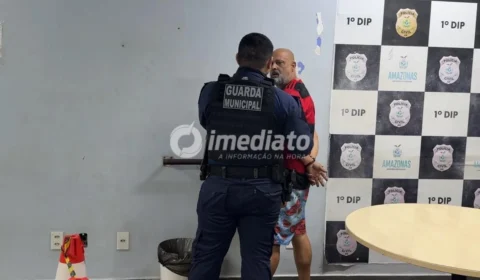 Homem que se identifica como fuzileiro naval é preso pela Guarda Municipal por suspeita de importunação sexual no Centro de Manaus