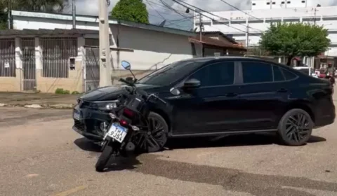 Motociclista fica ferida após colisão com carro na região Central de Porto Velho
